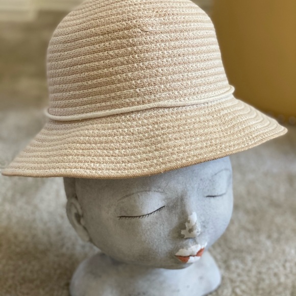 Jaclyn Smith Accessories - Chic Floppy 2x20 Bucket Sun Hat 👒